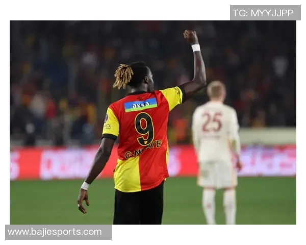 胡尔克39岁仍锋芒毕露生涯853场贡献667球海港年薪1180万创造130球佳绩